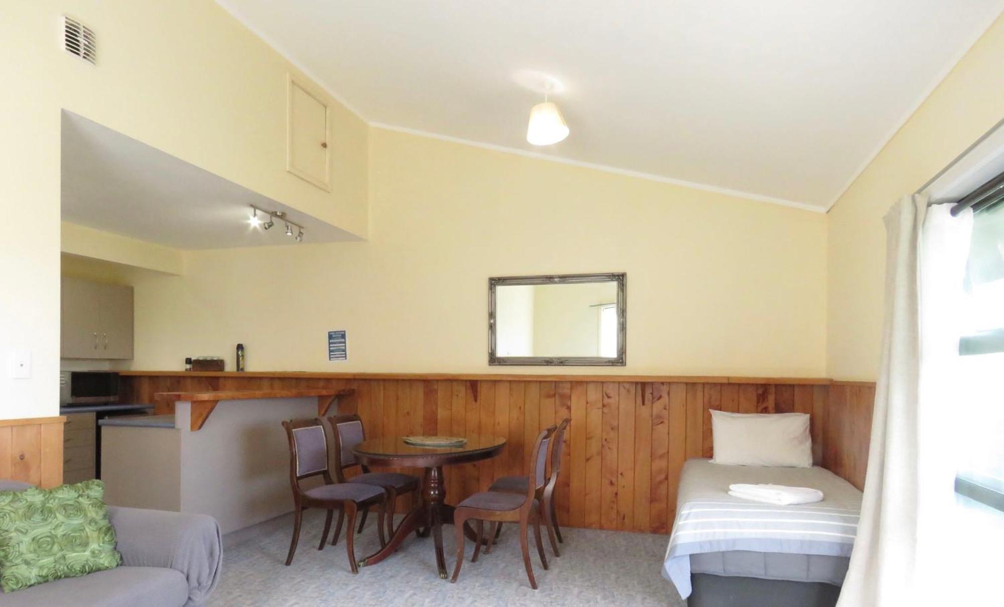 Mystery Creek Motel Rukuhia Exterior foto